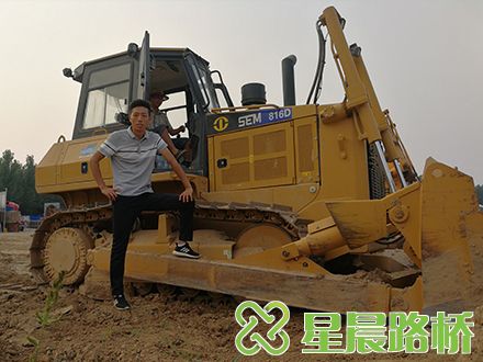 山工SEM816推土機