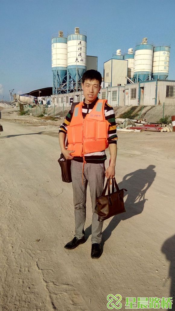 2015年參建珠港澳大橋人工島(圖1)